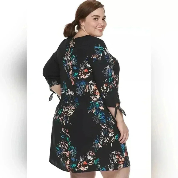 EVRI Floral Print Knotted Sleeve Shift Dress Plus (2X) - Picture 3 of 10